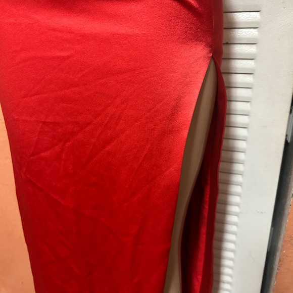 Alice + Olivia Vibrant Red One-Shoulder Dress - Picture 4 of 14